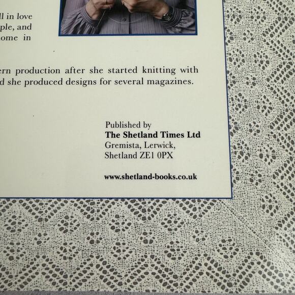 Shetland Lace Paperback Book Gladys Amedro Published by The Shetland Times UK - Picture 3 of 7